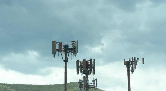 How Does Mobile Broadband Compare to Traditional Broadband? Traditional phone line towers