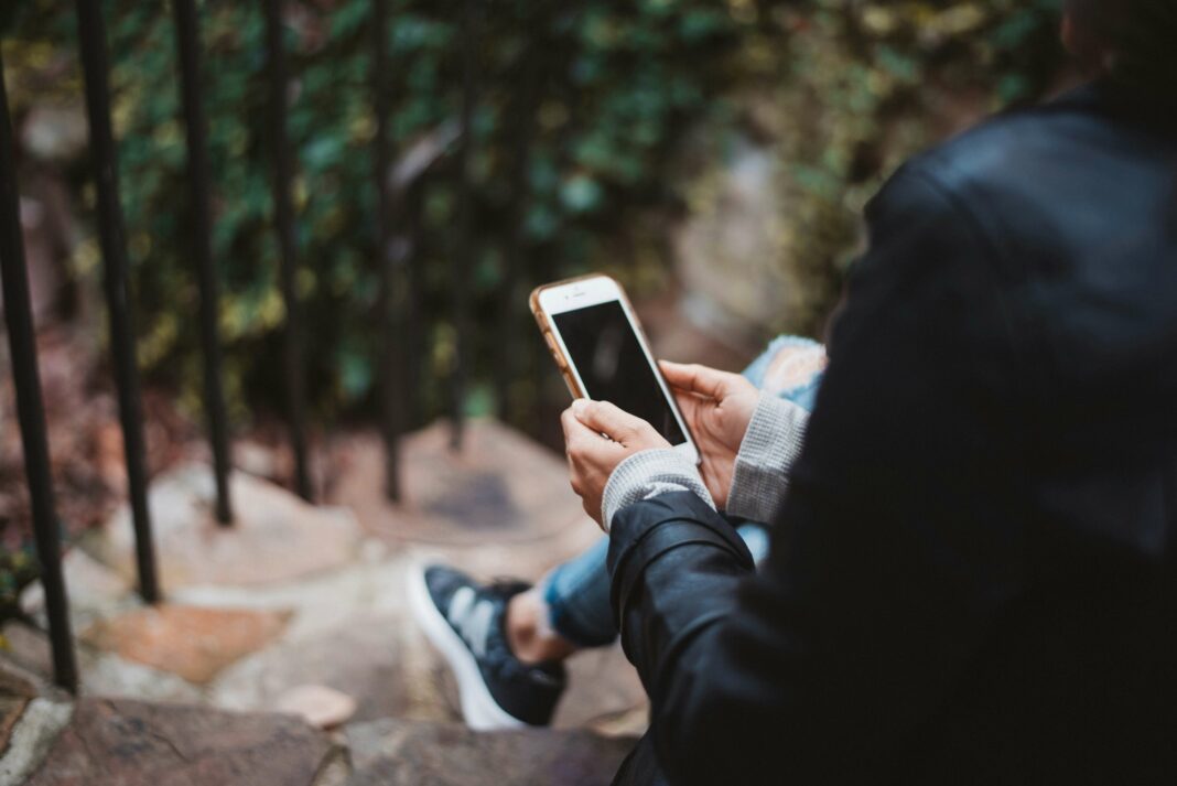 Are There Health Concerns Related to Long-Term Mobile Broadband Use Using smart phone