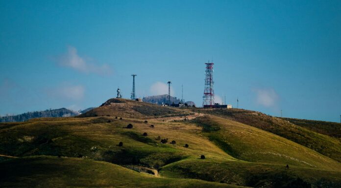 How Does Mobile Broadband Coverage Vary Across Different Regions? Phone towers