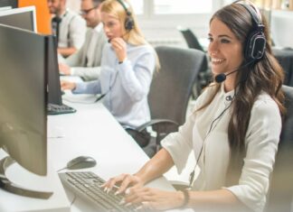 How Does VoIP Impact Call Centre Operations? Customer Services Employee