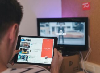 How Does Mobile Broadband Enable Real-Time Video Streaming? man video streaming