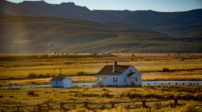 What Are the Benefits of Mobile Broadband for Rural Communities? Rural country house