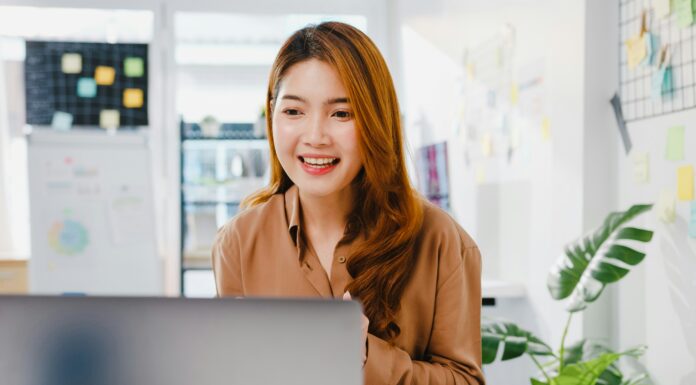What is the Ideal Bandwidth for VoIP? Woman sitting at her desk talking on her computer