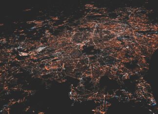 Can Mesh Networking Revolutionise Connectivity in Smart Cities? mesh network over city lights