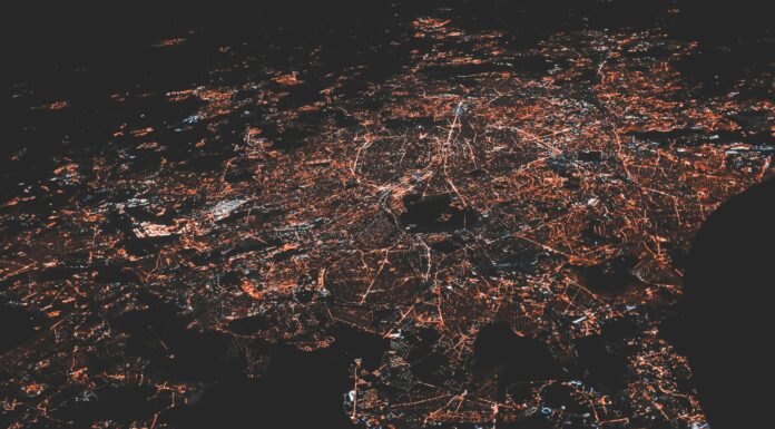 Can Mesh Networking Revolutionise Connectivity in Smart Cities? mesh network over city lights