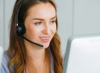 How to Choose the Right Headset for VoIP Calls A woman sitting in front of her computer screen with a headset on