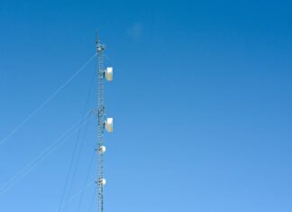 What Are the Energy Consumption Patterns of Mobile Broadband Networks? energy consumption mobile broadband line
