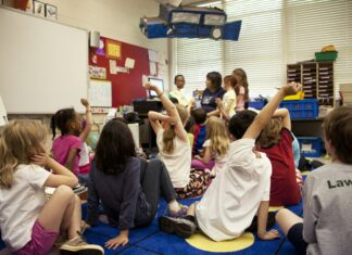 How VoIP Improve Administrative Efficiency in Schools teacher-with-a-classroom-full-of-children