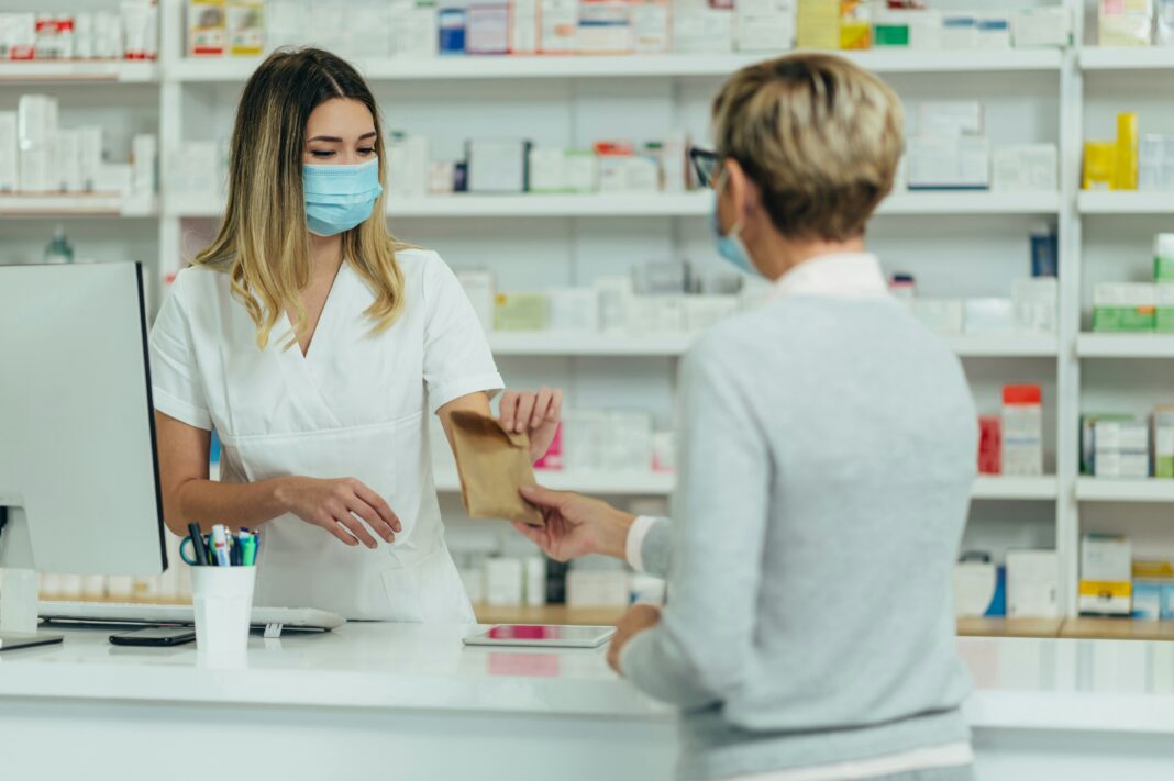 Why UK Pharmacies Are Switching to VoIP pharmacist-hading-medication-to-a-customer