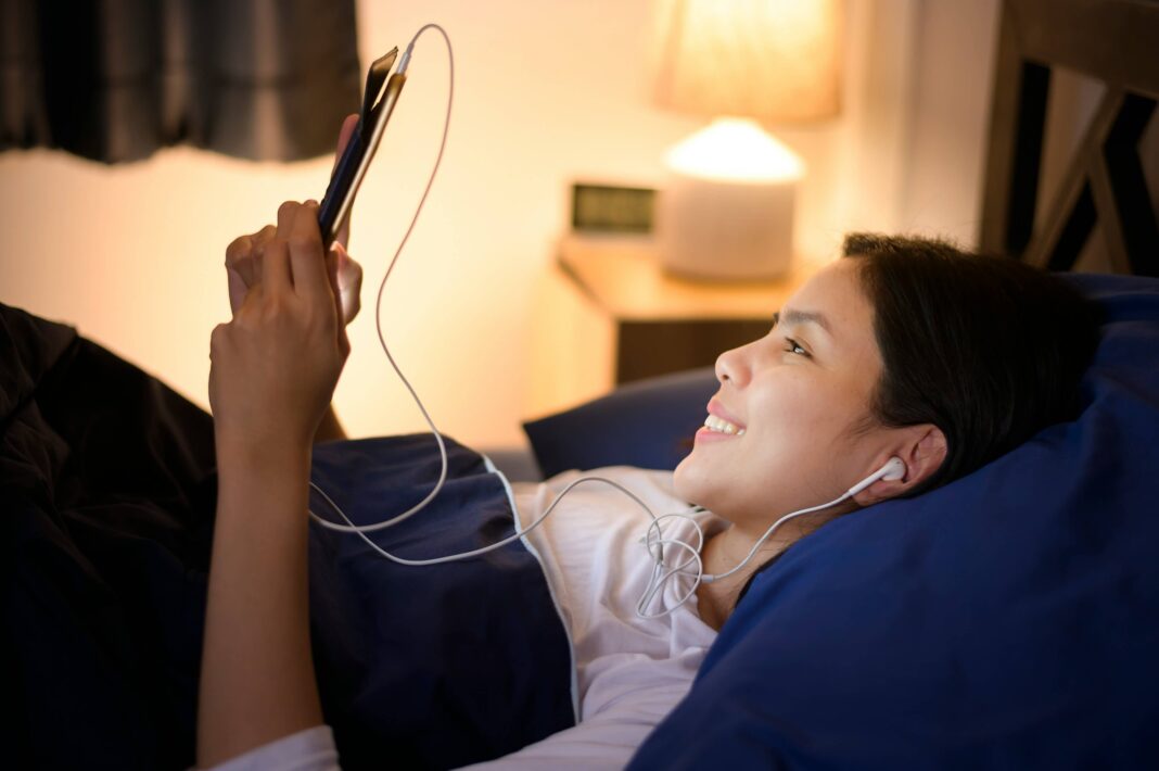 woman-streaming-videos-with-broadband-data-caps woman-streaming-videos-with-broadband-data-caps