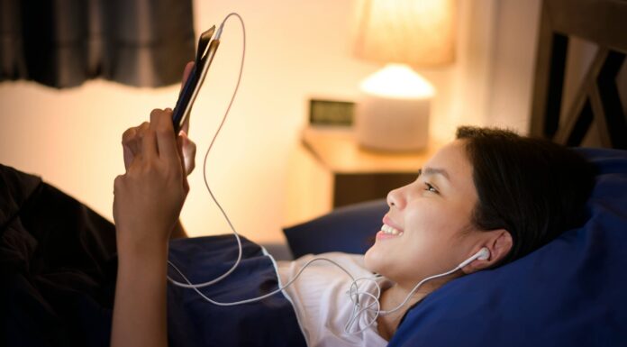 Broadband Data Caps: How They Affect Your Internet Usage woman-streaming-videos-with-broadband-data-caps
