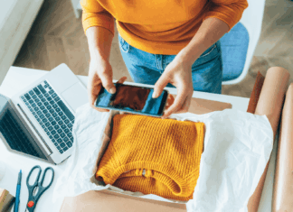 Experts Share: How VoIP And Broadband Help Small Businesses small retail business owner