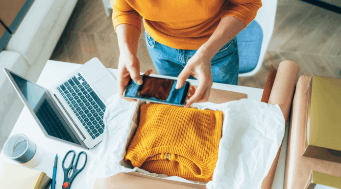 Experts Share: How VoIP And Broadband Help Small Businesses small retail business owner