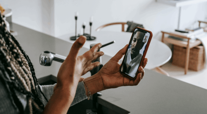 How To Choose The Right Mobile Broadband For Your Needs Woman-using-mobile