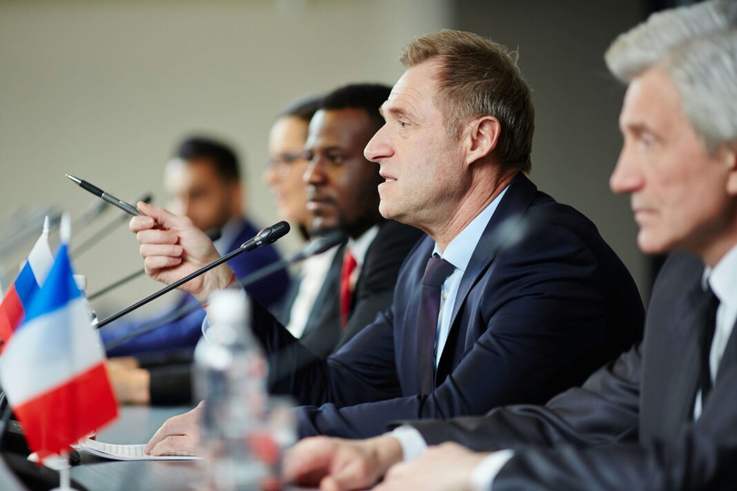 government-officials-talking-about-expanding-broadband-access