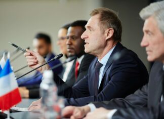 The Government’s Role In Expanding Broadband Access government-officials-talking-about-expanding-broadband-access