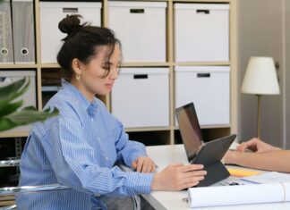 Managing High-Volume Calls with VoIP in UK Legal Firms law firm managing high call-volume with voip