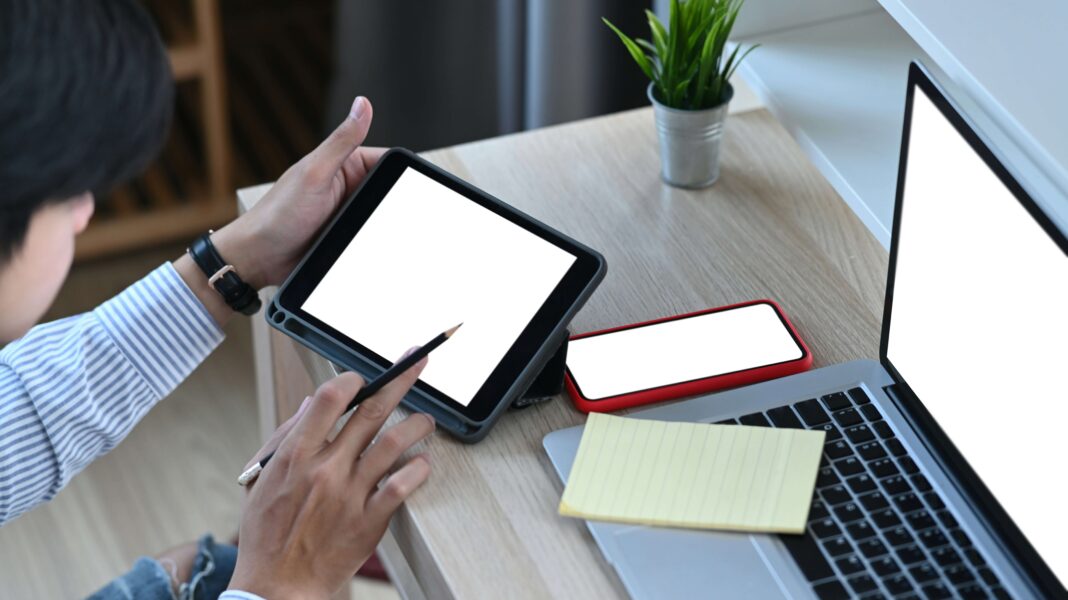 multiple-devices-connected-to-mobile-broadband