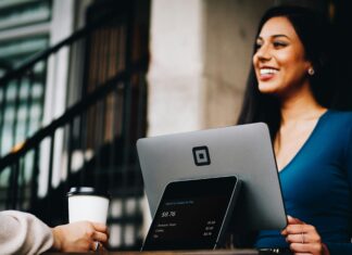 How VoIP Call Routing Works for Retail Business retail-business-using-voip