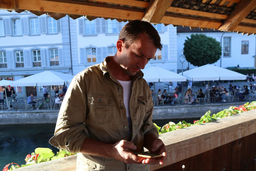 tour-guide-using-voip-to-communicate-on-the-go
