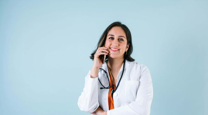 VoIP in UK Mental Health Services: Enhancing Accessibility healthcare professional using voip mobile phone service