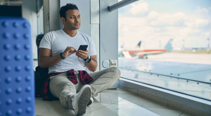 VoIP for UK Airlines: Improving Customer Support Systems digital nomad using voip phone for work