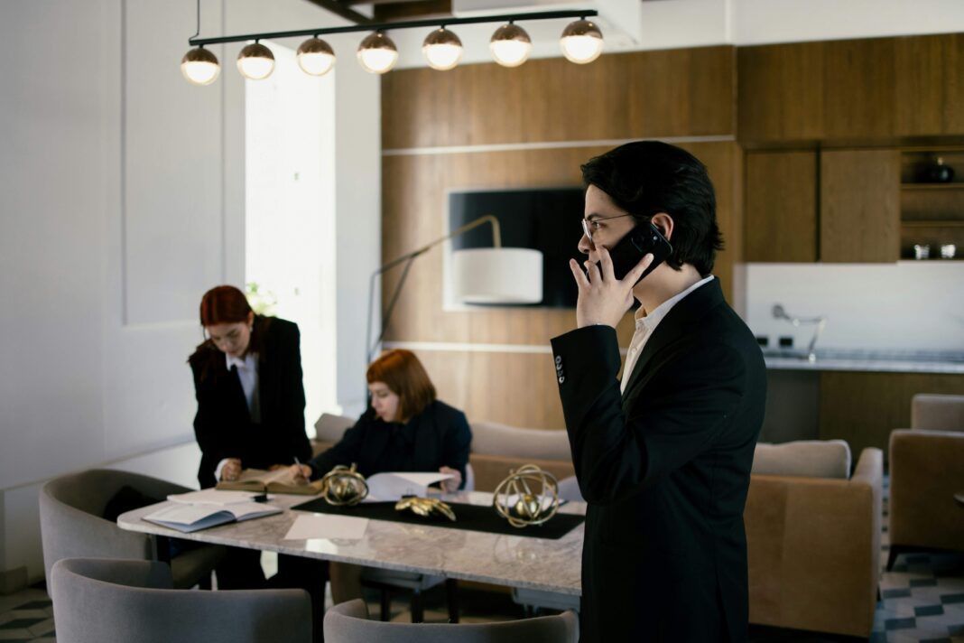 why-uk-solicitors-should-ditch-landlines-for-voip uk solicitors using voip phone