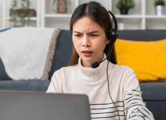 The Most Common VoIP Set Up Mistakes To Avoid Customer-service-agent
