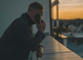 VoIP for Architects: Enhancing Project Communication architect-is-able-to-make-voip-calls-on-the-move