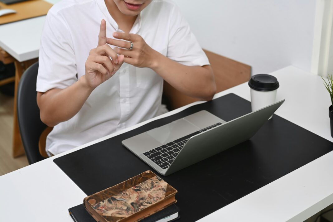 business-using-voip-integrated-with-scheduling-tools