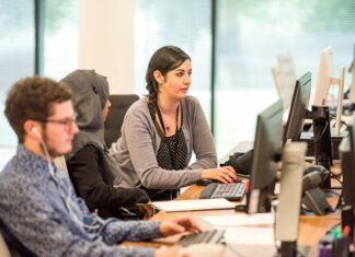 How to Set Up Auto-Attendants In a VoIP System company setting up auto attendant