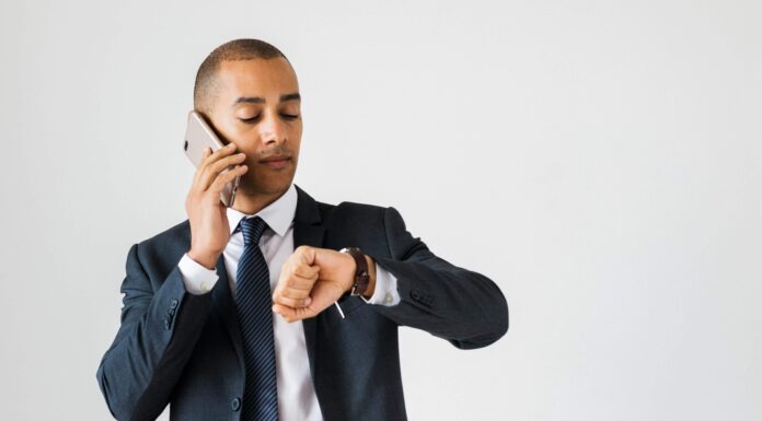 How VoIP Call Recording Helps UK Law Firms Stay Compliant laywer-making-use-of-voip-for-calls