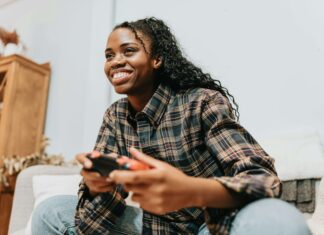 Is There A Difference Between Standard Fibre And Full Fibre? woman-using-standard-fibre-for-gaming