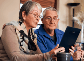 How Broadband Reduces Social Isolation In Elderly Communities Elderly-couple
