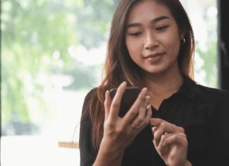 8 Ways 5G Is Changing Business Broadband Woman-using-mobile-phone