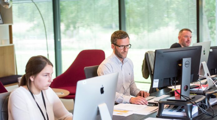 What Happens If the Internet Goes Down with a VoIP System? business-working-with-coip-system