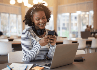 Experts Share: How Mobile Broadband Providers Stay Ahead Of Connectivity Demands Woman-texting