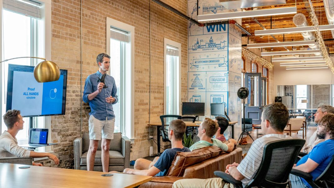 startup-company-choosing-cloud-phone-systems