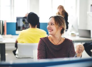 Why In-House HR Teams Are Adopting VoIP Systems HR team good communication