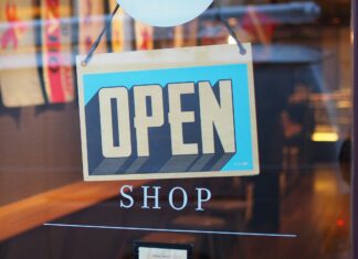 VoIP in Pop-Up Shops: Staying Connected Anywhere