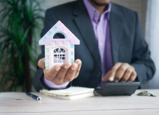 Why UK Property Managers Should Switch from Mobile To VoIP