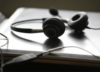 Choosing The Right VoIP Plan Based On Your Industry Headset