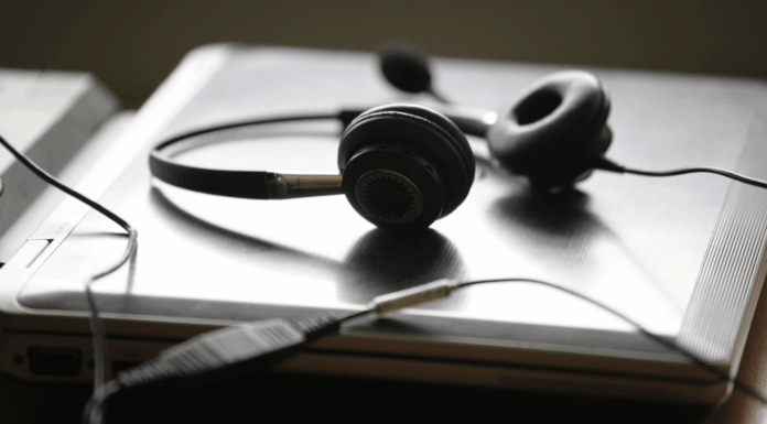 Choosing The Right VoIP Plan Based On Your Industry Headset