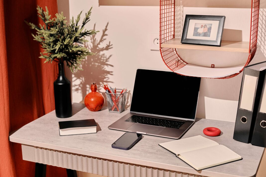 what-should-remote-workers-look-for-broadband-package home office laptop