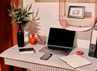 What Should Remote Workers Look For in a Broadband Package? home office laptop
