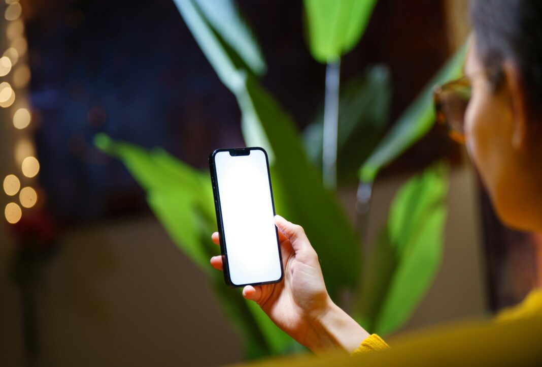 the-pros-and-cons-of-using-mobile-broadband-as-your-main-connection