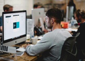 How to Audit and Optimise Your VoIP System for Peak Efficiency startup-workplace-working-online