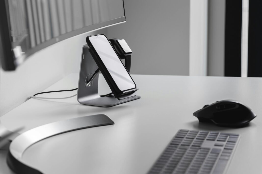 why-softphones-may-replace-desk-phones-in-the-future