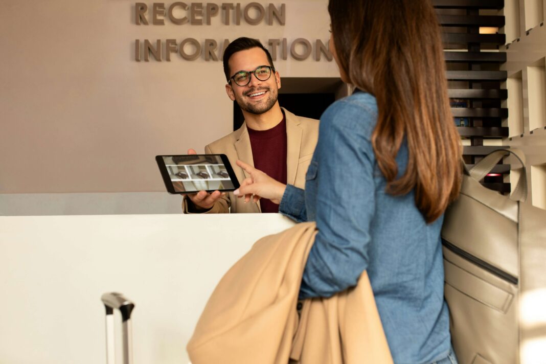7-fast-broadband-solutions-for-hotels-in-the-uk-2 hotel-reception