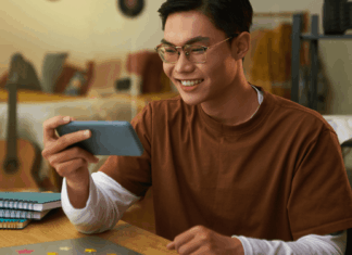 Experts Share: Mobile Broadband And The Future Of Remote Entertainment man-looking-entertained-on-mobile-phone